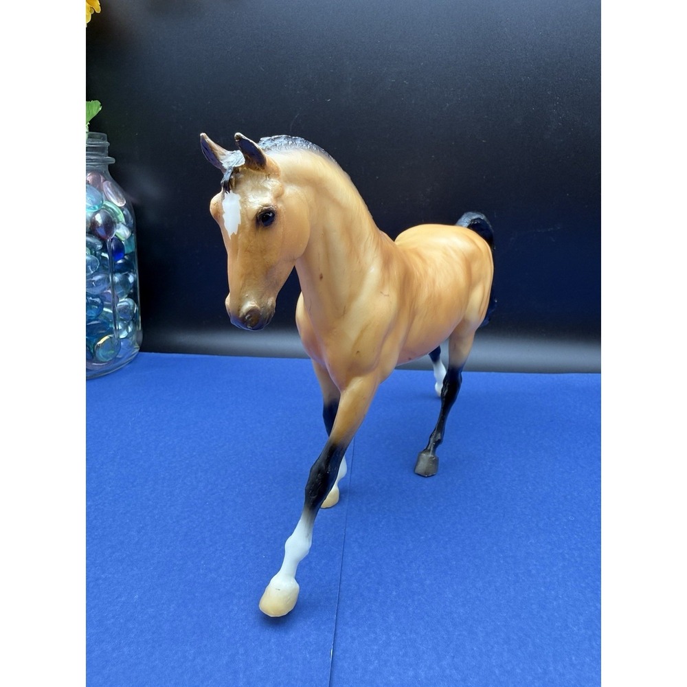 Breyer Horse #953 BUCKSKIN HANOVERIAN FREEDOM SERIES 1:12 SCALE 2019 - Picture 10 of 15